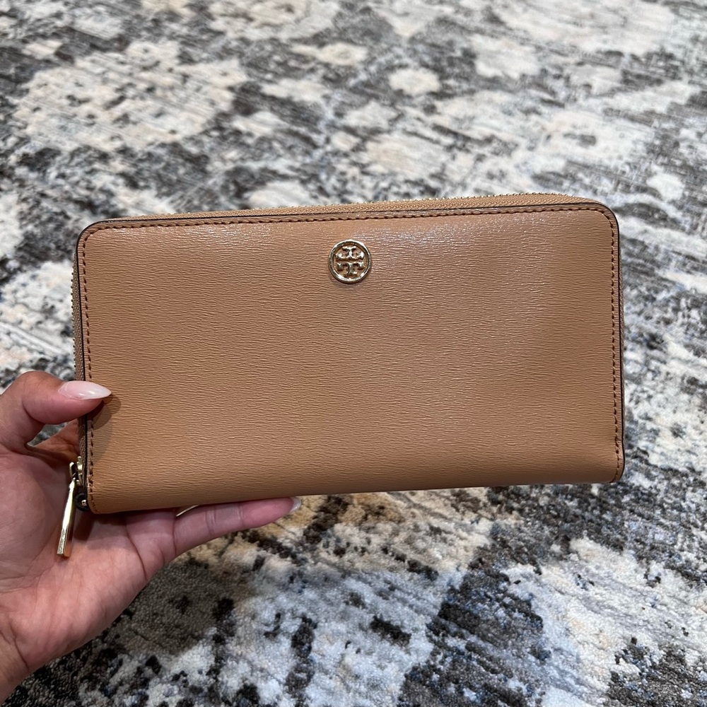 Tory Burch Tan Long Wallet Like New